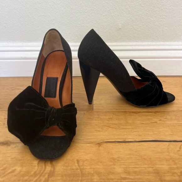 Lanvin Black Felt and Velvet Bow, Navy Heel Open Toe Pumps Size 39.5 - Picture 1 of 8